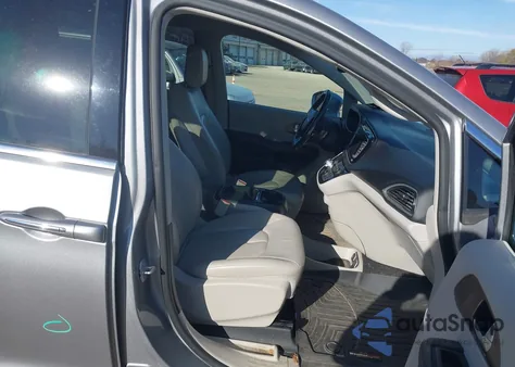 2017 Chrysler Pacifica Touring-L из США, поврежденный, VIN 2C4RC1BG0HR638331